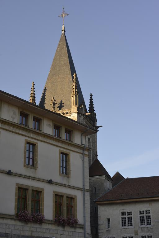 Hotel Restaurant Le Sire De Joux Montbenoit Exterior photo